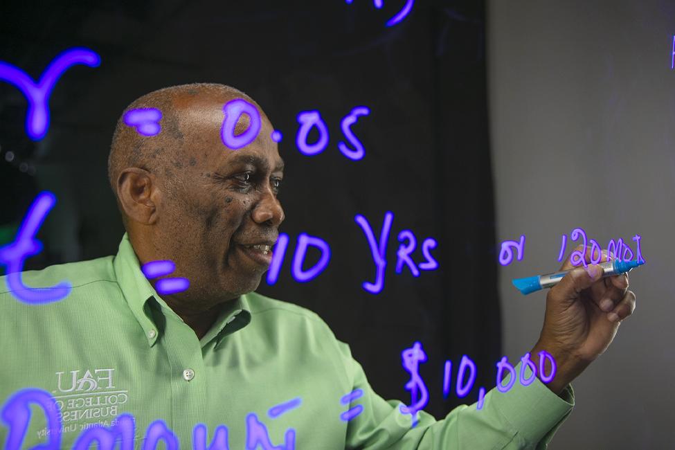 FAU Davie's Faculty Innovation Hub: Helping Professors Innovate their Courses with Technology